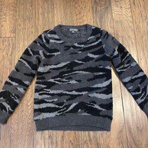 Barefoot Dreams CozyChic Camo Sweater Size XS